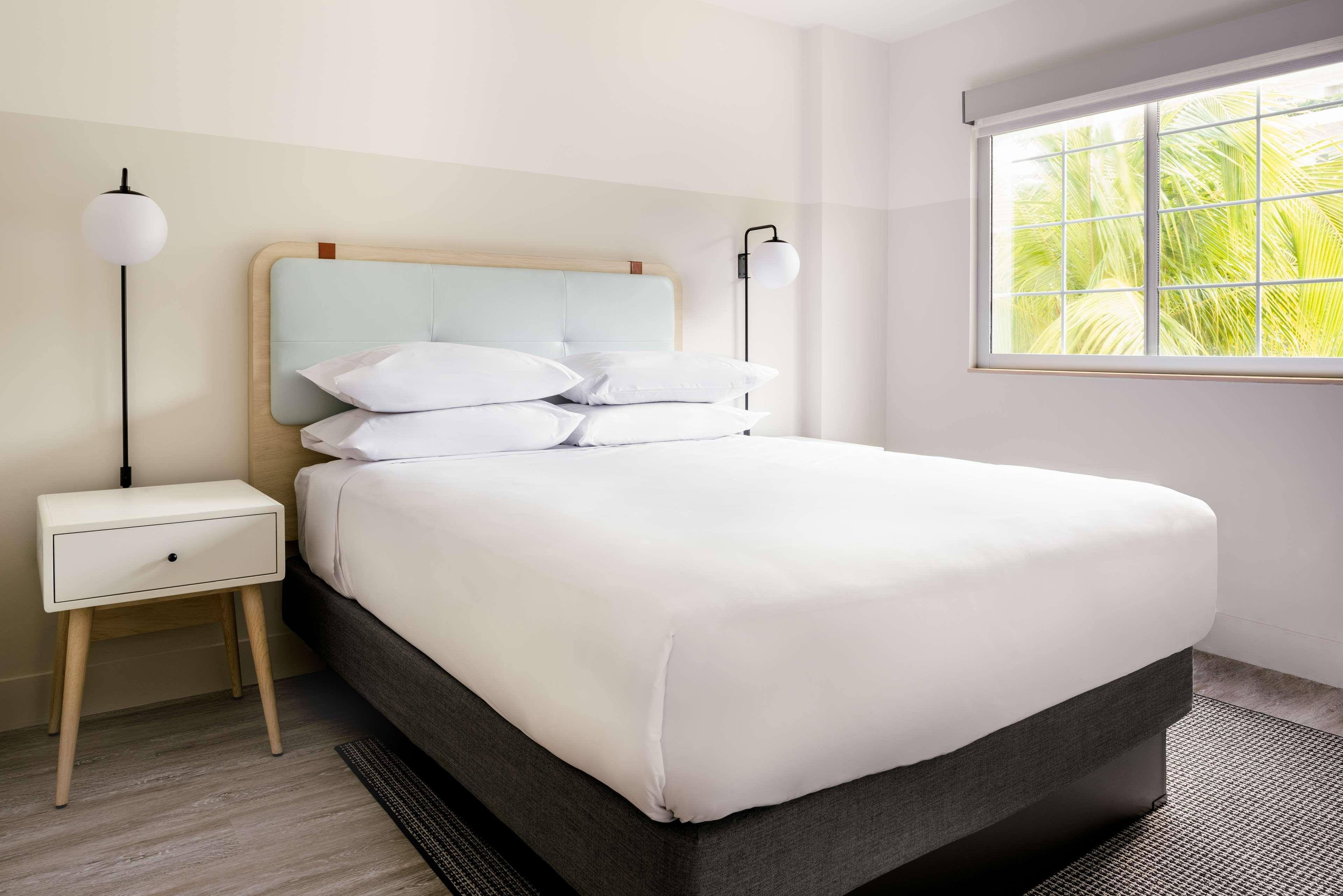 Hampton By Hilton Grand Cayman Seven Mile Beach 조지 타운 외부 사진