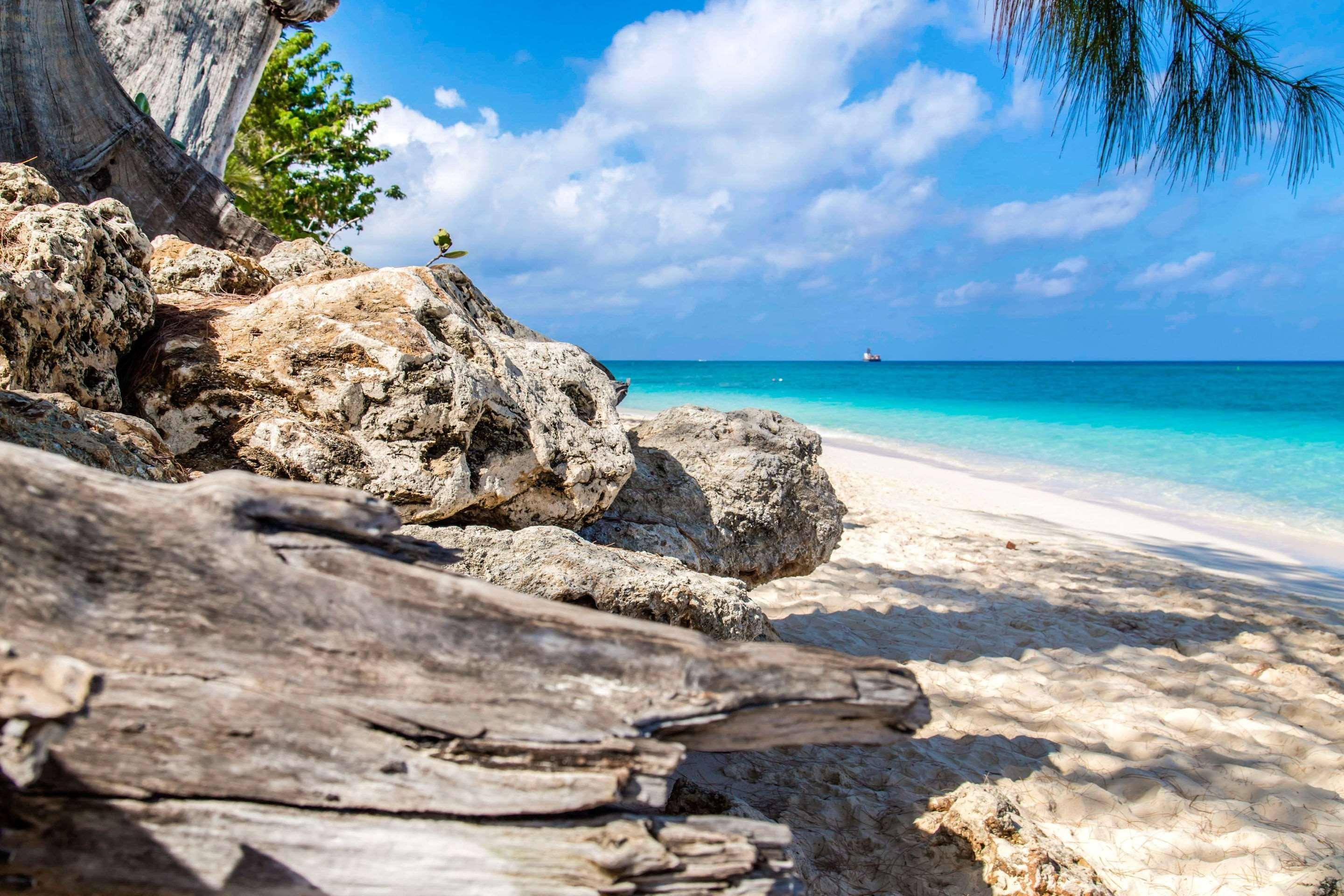 Hampton By Hilton Grand Cayman Seven Mile Beach 조지 타운 외부 사진