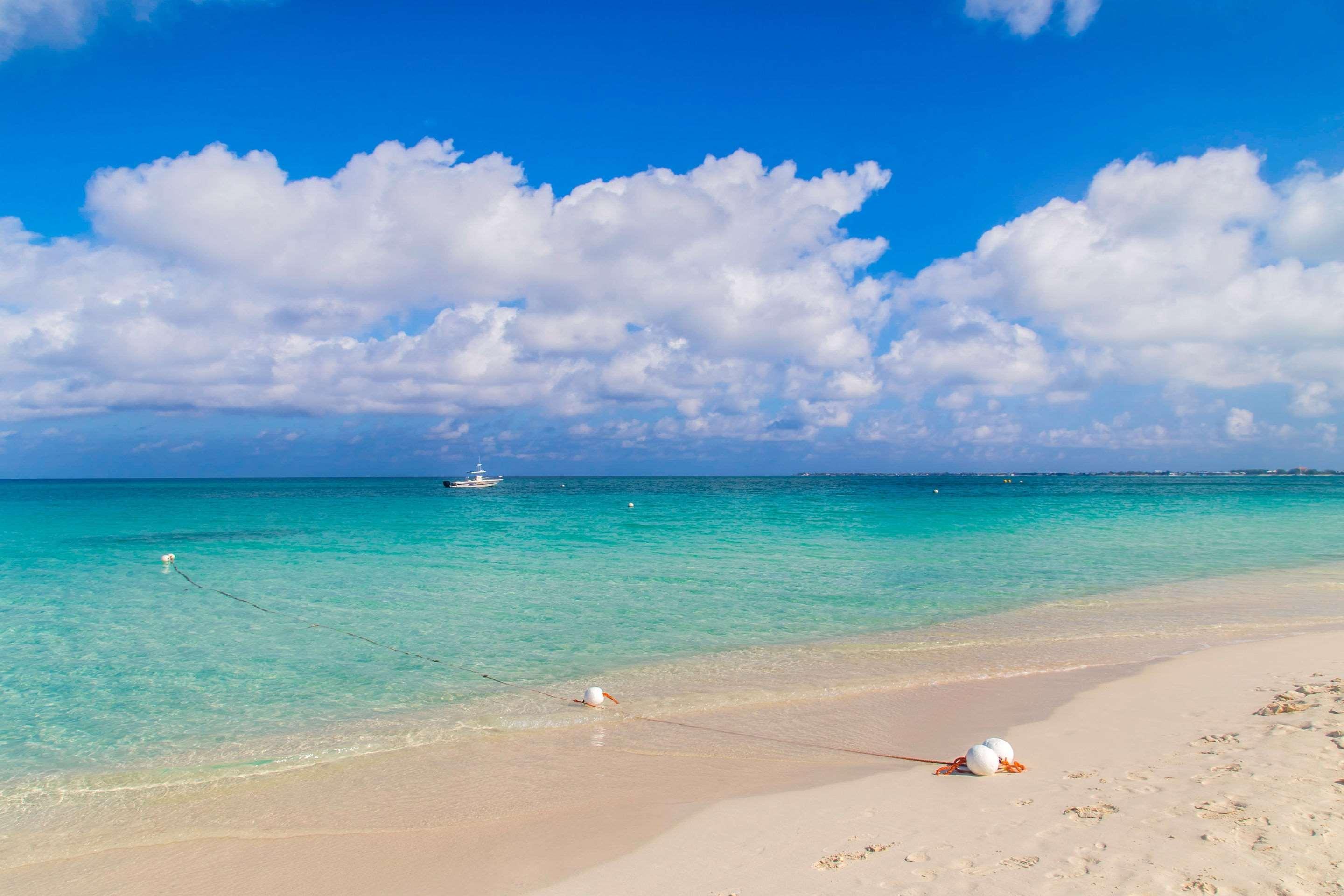 Hampton By Hilton Grand Cayman Seven Mile Beach 조지 타운 외부 사진