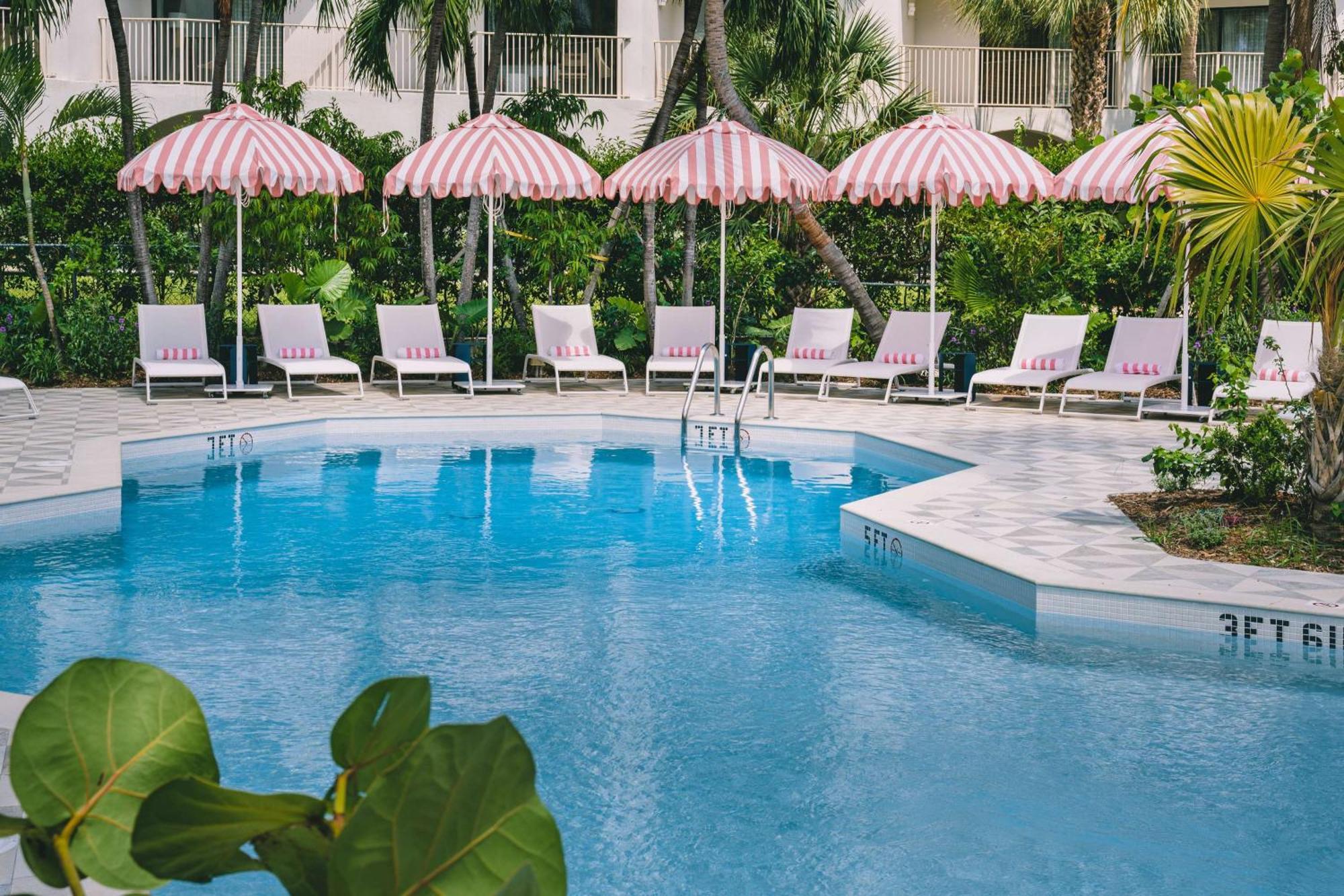 Hampton By Hilton Grand Cayman Seven Mile Beach 조지 타운 외부 사진