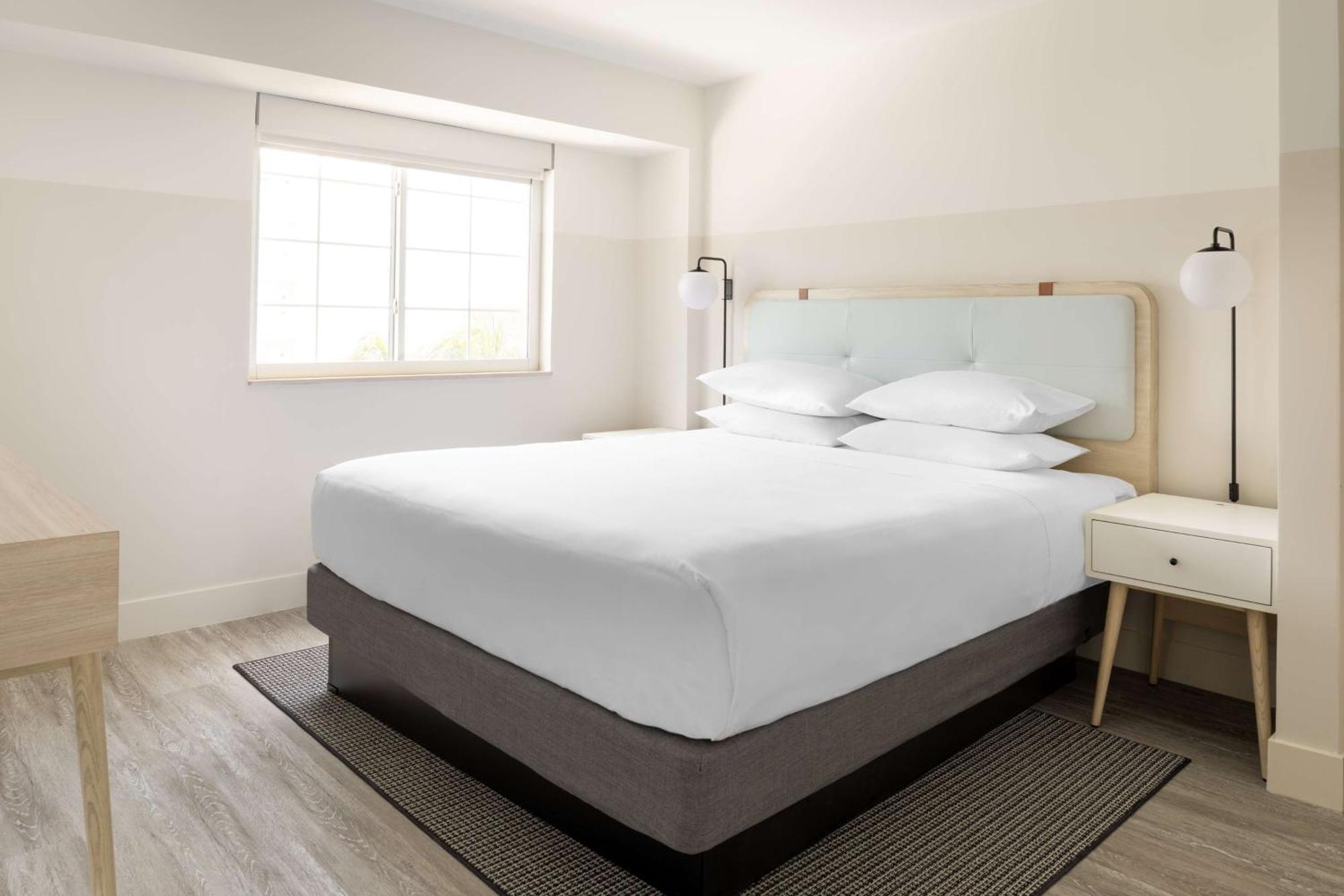 Hampton By Hilton Grand Cayman Seven Mile Beach 조지 타운 외부 사진
