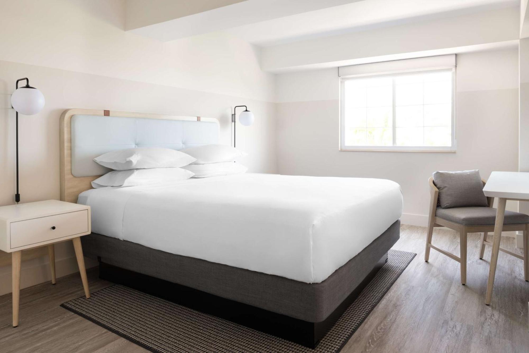 Hampton By Hilton Grand Cayman Seven Mile Beach 조지 타운 외부 사진