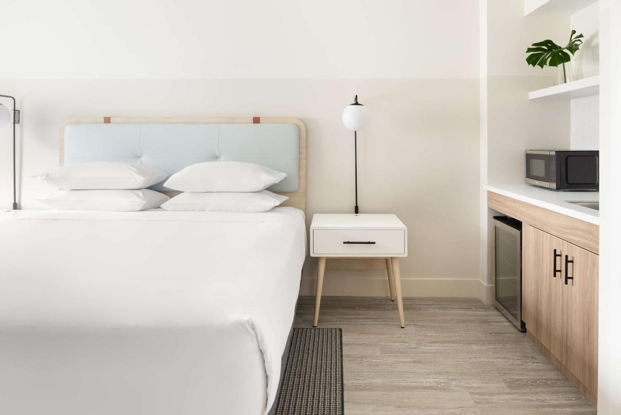 Hampton By Hilton Grand Cayman Seven Mile Beach 조지 타운 외부 사진