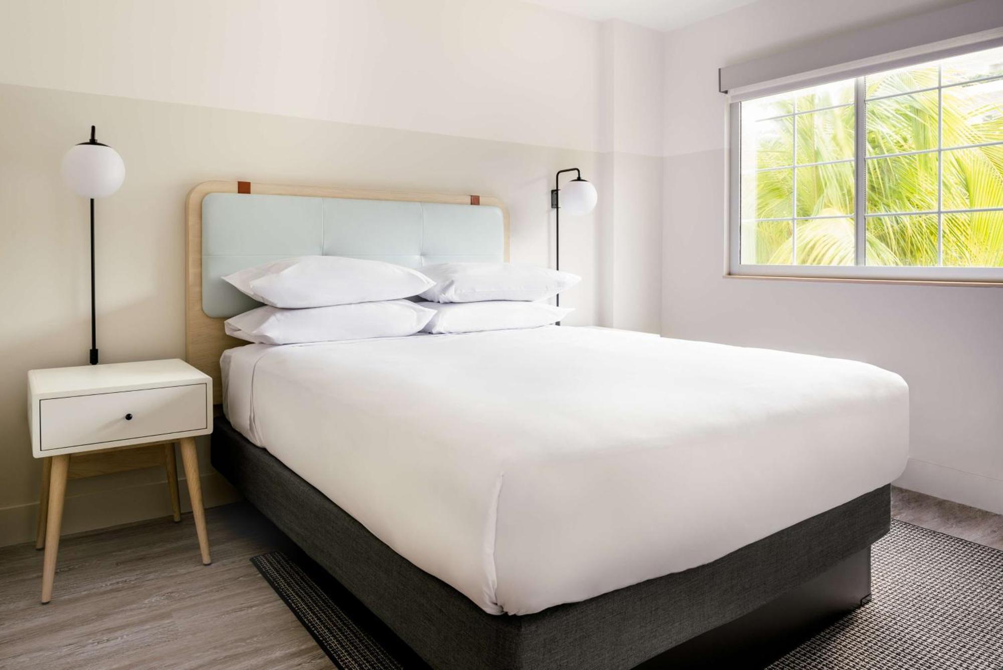 Hampton By Hilton Grand Cayman Seven Mile Beach 조지 타운 외부 사진