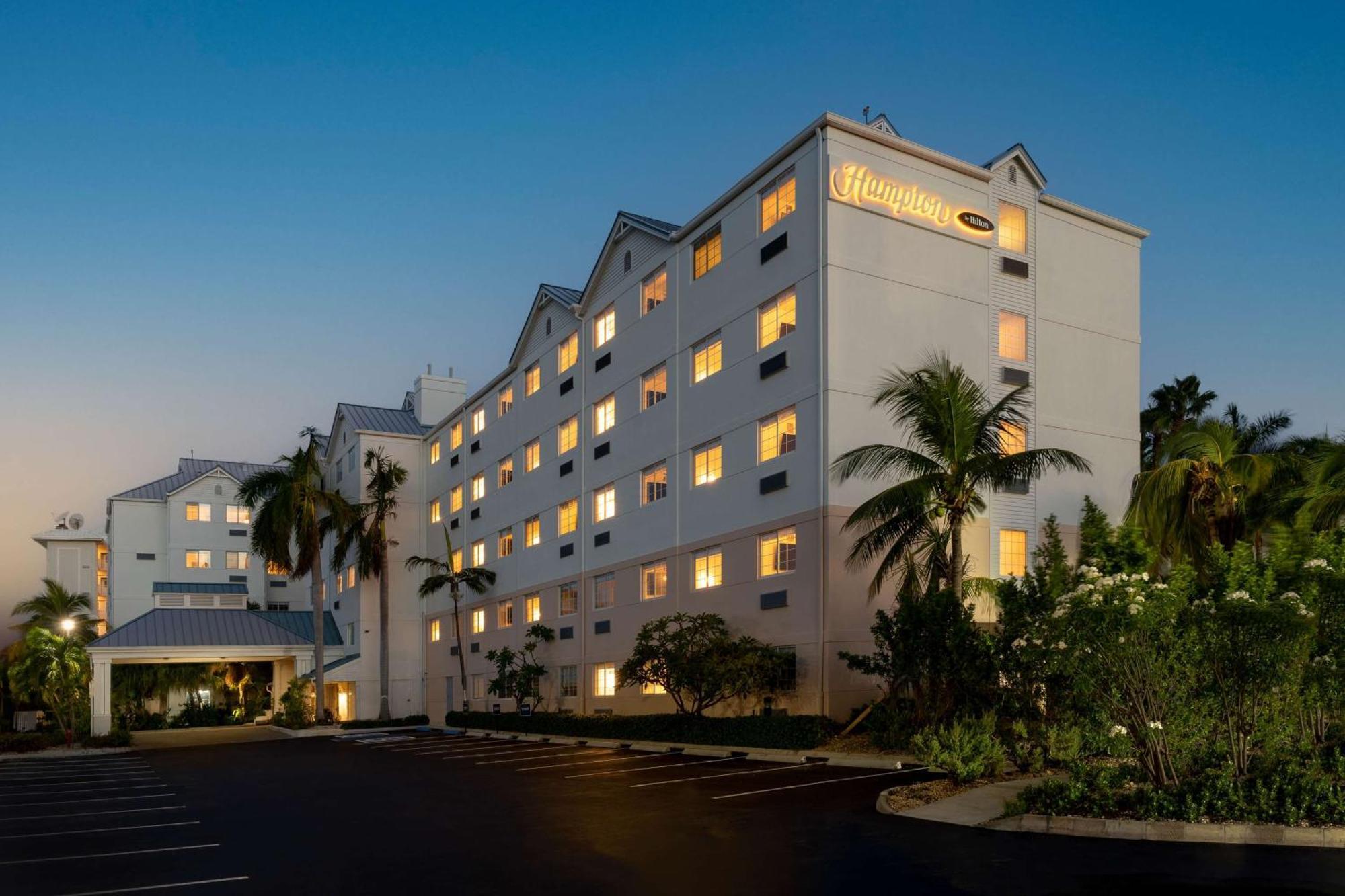 Hampton By Hilton Grand Cayman Seven Mile Beach 조지 타운 외부 사진